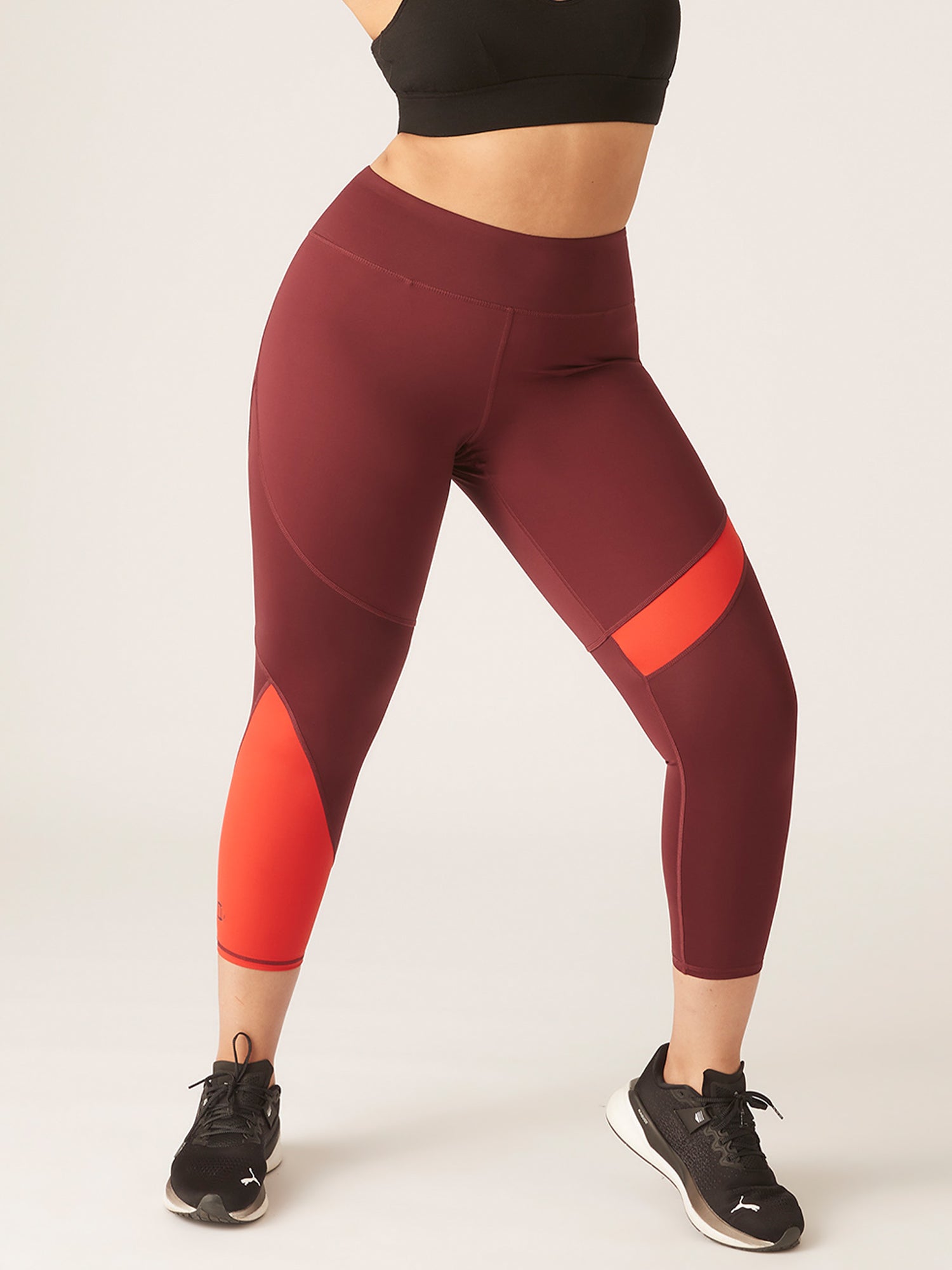 AV78MHAGRW-MBxPuma_7x8_Recycled_Active_Legging_MH_Aubergine-Burnt_Red_20_model_Rosaline_8-XS.jpg
