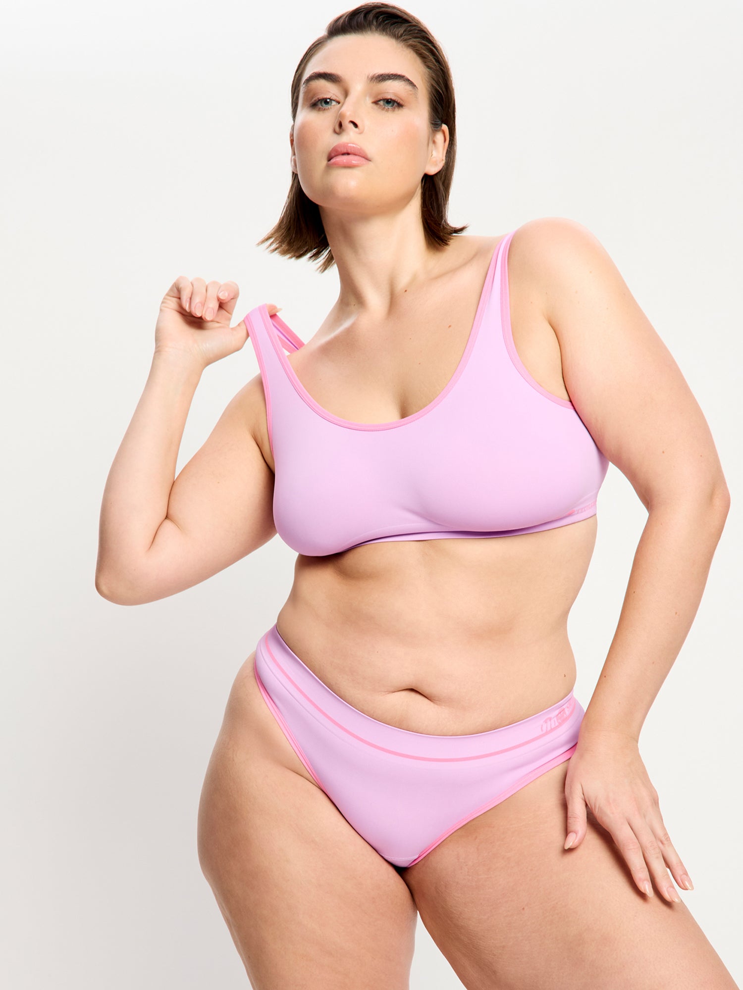 CZBABENAVIOW_MB_Smileyworld_Modibodi_Seamless_Bralette_Violet_Updated_3-4_Kaitlyn_16-XL_236487b0-311f-4063-865a-79e71d294889.jpg