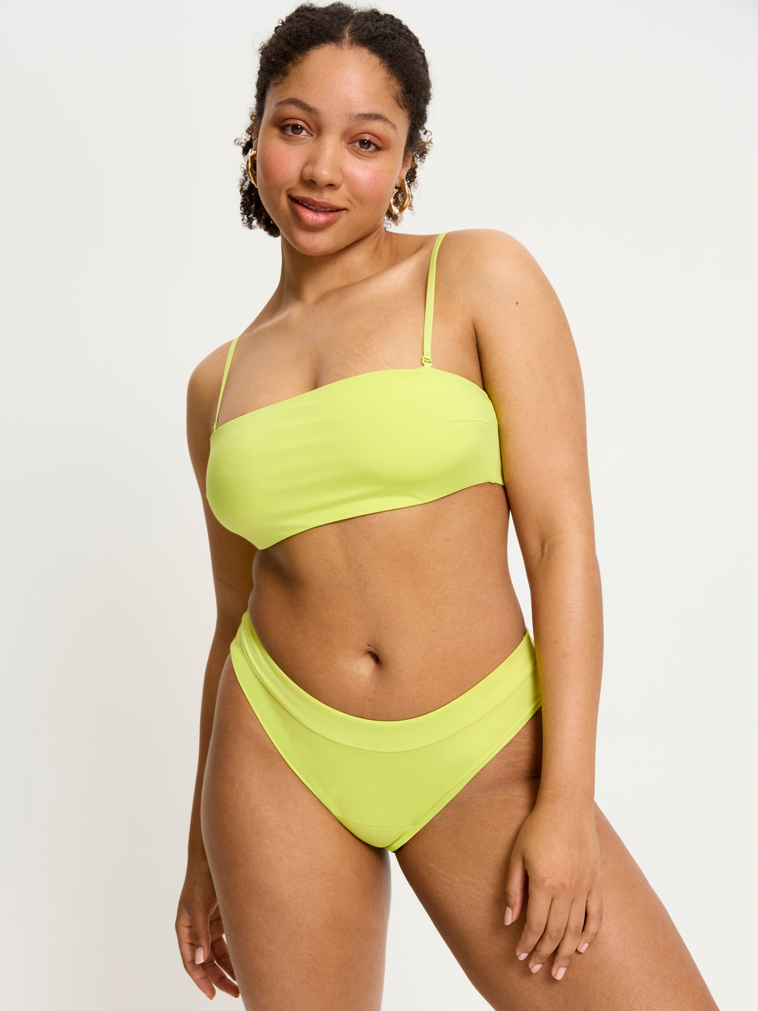 SLBABENAACYW_Smileyworld_x_Modibodi_Bandeau_Bralette_Acid_Yellow_4261_Liv_S14_13885.jpg